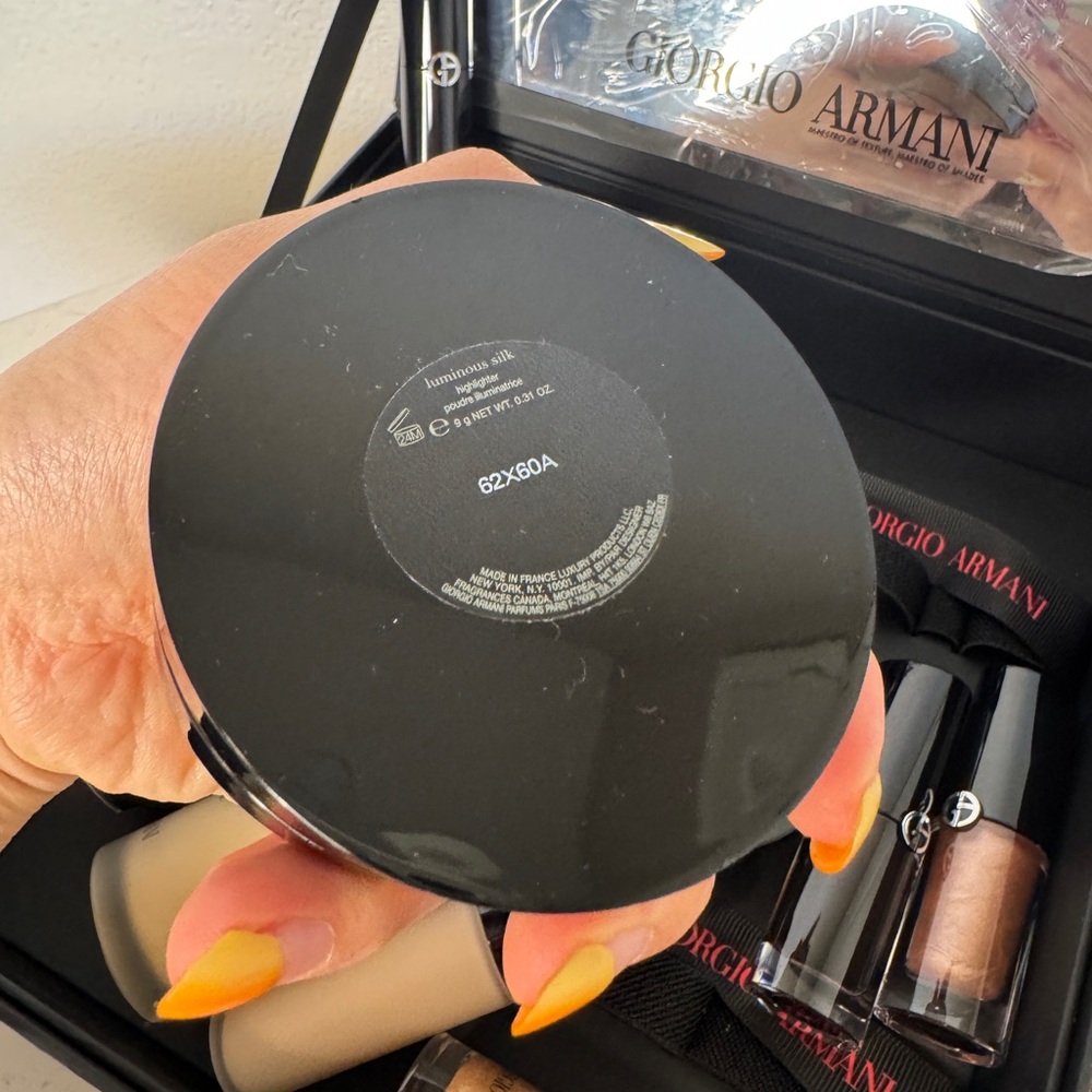 Giorgio Armani makeup gift set - Picture 4 of 11